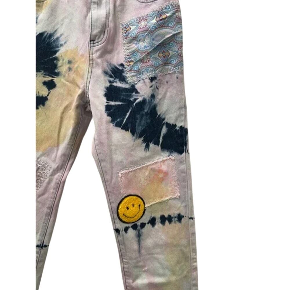 Poster Grl x DollsKill Twisted Rhythm Patched Tie Dye Jeans Sz Small NWOT - Picture 4 of 11